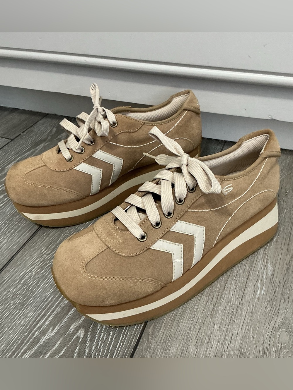 Vintage 90’s Y2K Sketchers “Somethin’ else” Platform Sneakers in Tan Leather 9